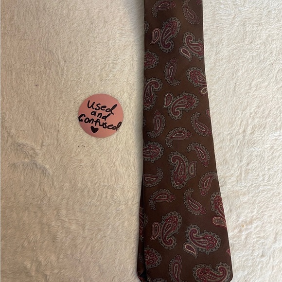 Elegant Paisley Men's Tie in Rich Brown - Picture 3 of 5